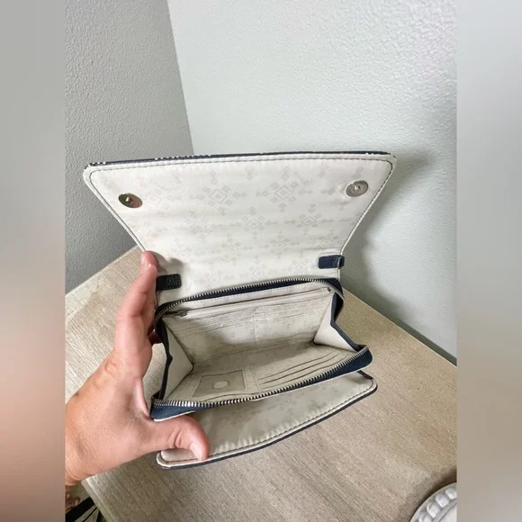 Thirty-One Inspired Crossbody Ltd. Navy and White Geometric Clutch Crossbody NWT - Picture 4 of 9